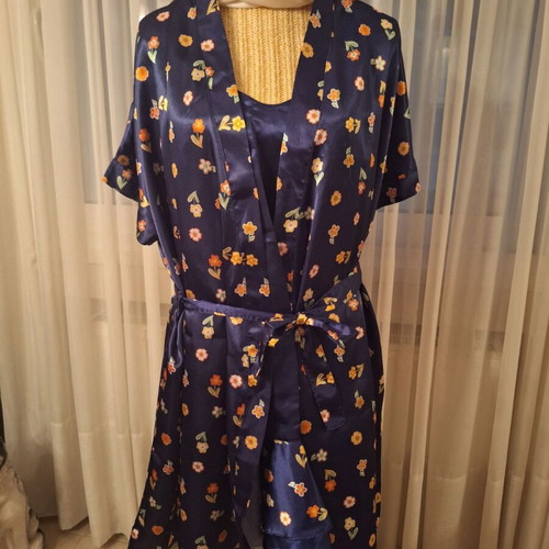 Retro satin robe and nightgown set in dark blue with floral pattern like new