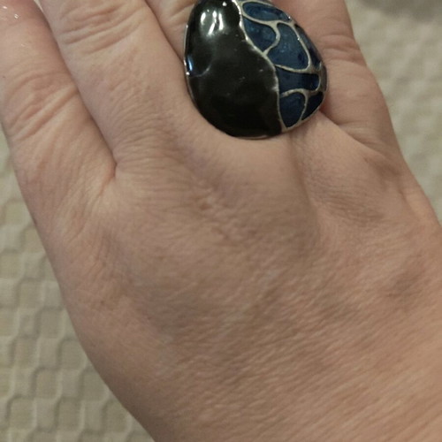 Ring like new, black and blue