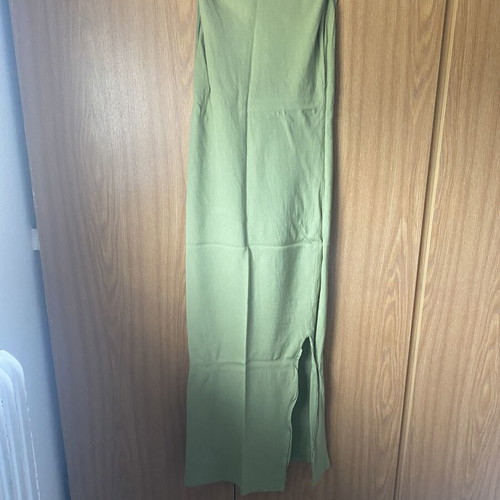 Zara green linen dress with side slit, knee-length, slim fit