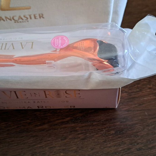 Derma Roller 1.0mm and Lancaster pouch new