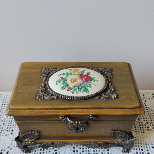 Wooden jewelry box vintage style