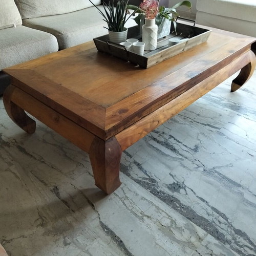 Living room coffee table made of solid honey wood, like new