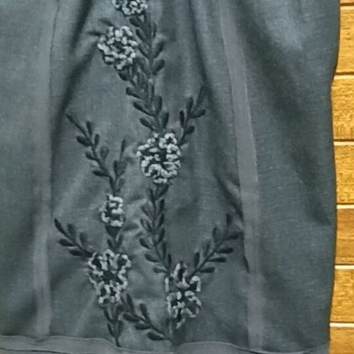 Sleeveless grey dress used, size L, viscose with embroidery