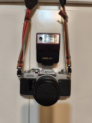 Canon AV-1 φωτογραφική μηχανή με φακό FD 50mm 1:1.8, σαν καινούργιο