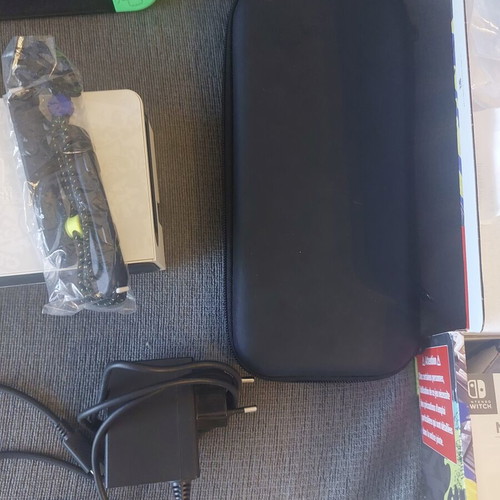Nintendo Switch OLED Splatoon Edition like new with screen protector