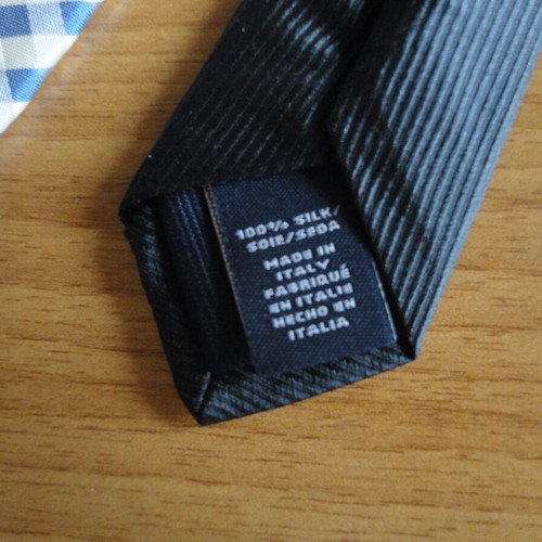 Tommy Hilfiger tie new, 100% silk, white and blue