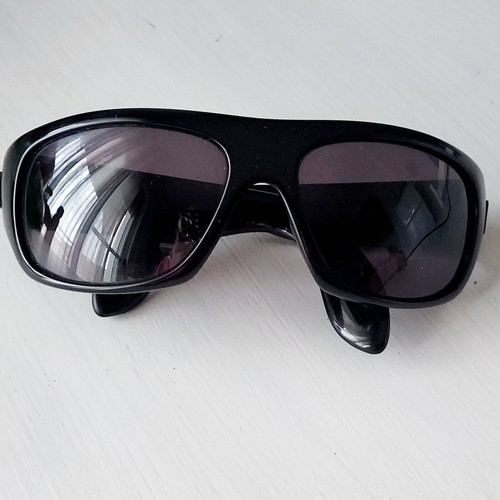 Gucci sunglasses unisex like new, black