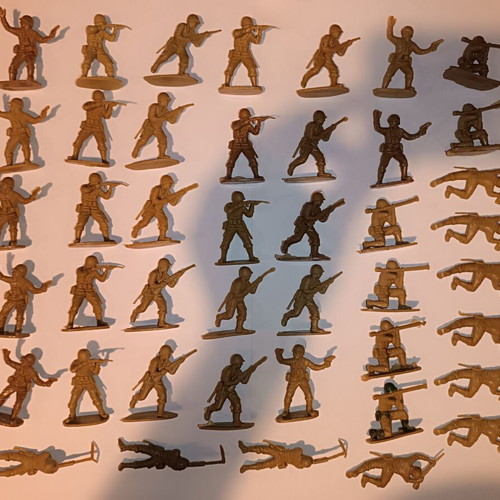 American 1/32 scale toy soldiers, 43 pieces