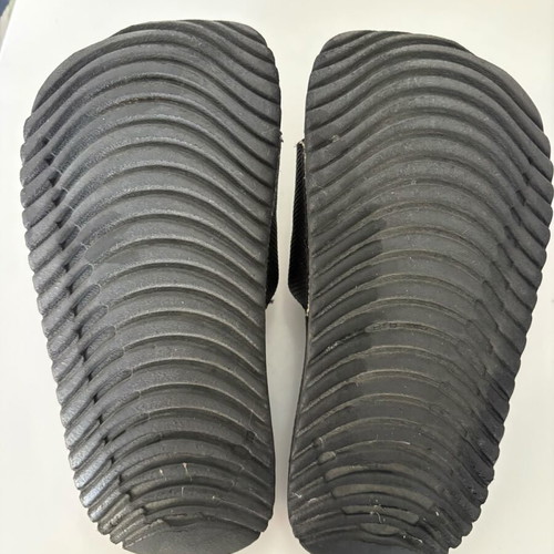 Nike kids' sandals size 28 like new, black and white