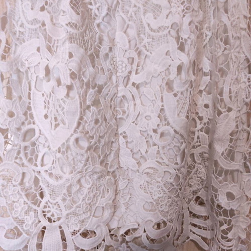 Lace dress with back opening like new, size M