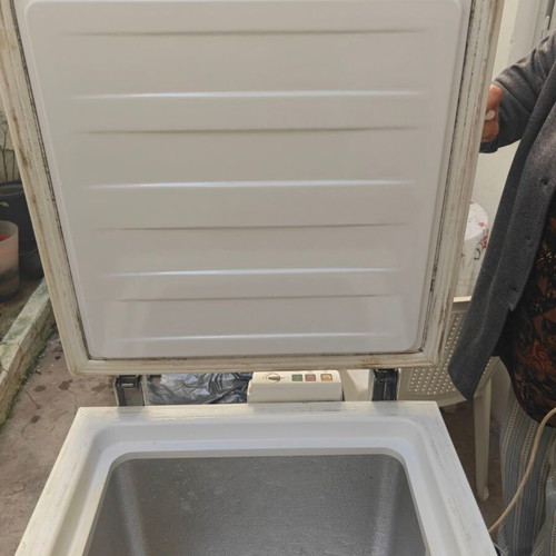 Beko freezer 107lt used with door seal and small hole issues
