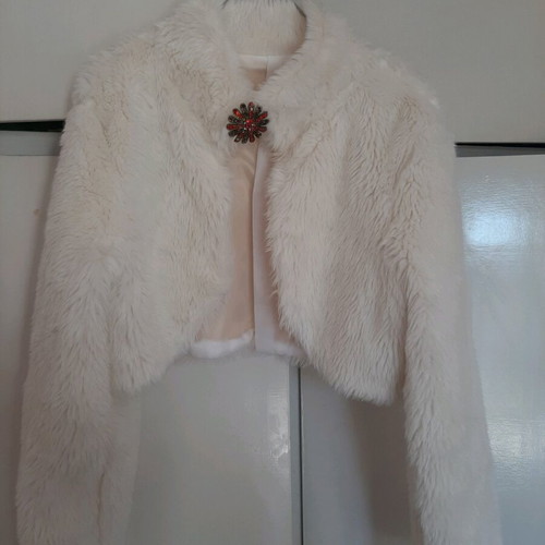 Faux fur crop with brooch like new, white, size S