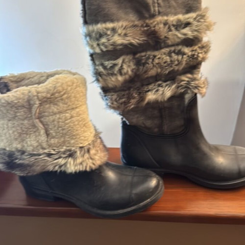 A To Z Greek black boots like new, size 40