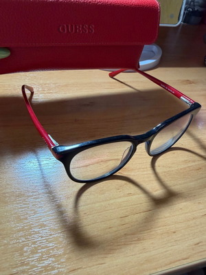 Guess glasses like new with modern design