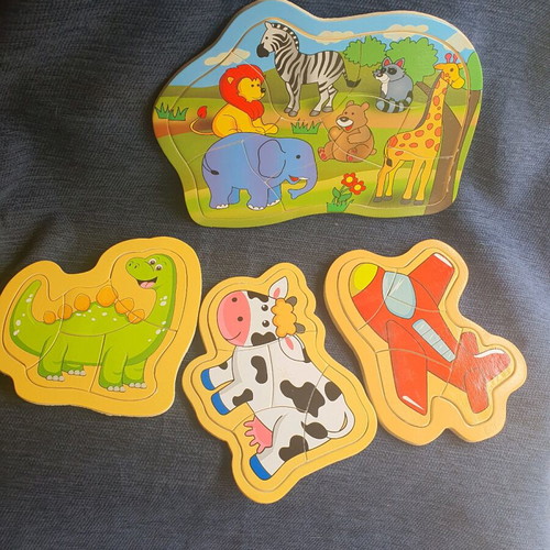 Puzzle like new, set of 4 with animals, dinosaur, cow and airplane
