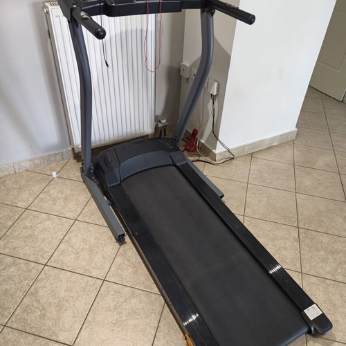 Viking GV-4000NA treadmill used with hydraulic folding and MP3