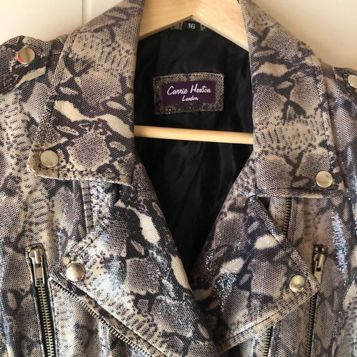 Leather jacket slim fit with zipper like new