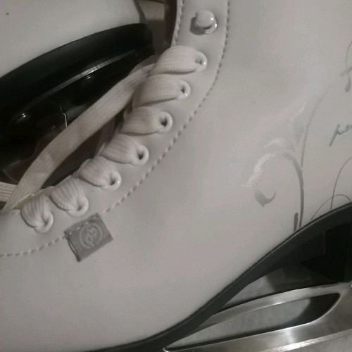 Ice skates new N37, genuine leather, steel blades