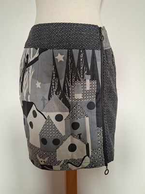 Rosalita Mcgee Mini size Small skirt in very good condition
