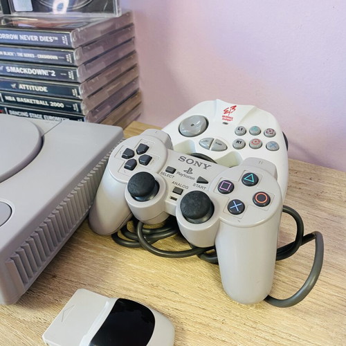 PlayStation 1 PS1 console like new with 18 original games