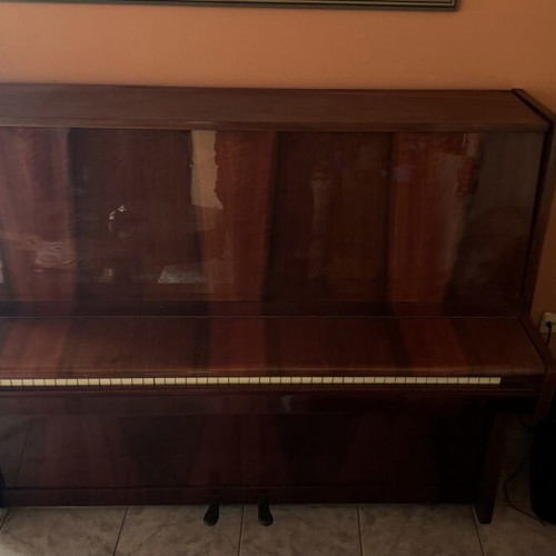 Russian piano like new