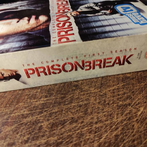 Prison Break DVD used, the complete first season, 6-disc set, English subtitles