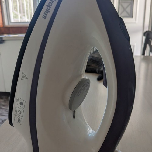 Stiroplus SP-1009 steam ironing system