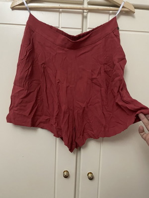 Toi&Moi shorts size small like new