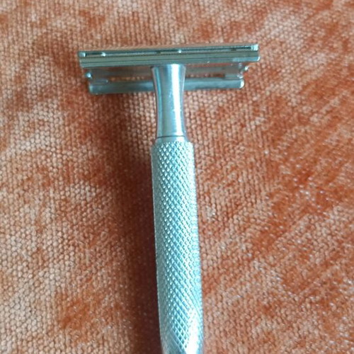 Vintage twist-to-open safety razor used