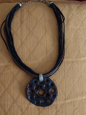 Necklace with lava motif and leather cords new