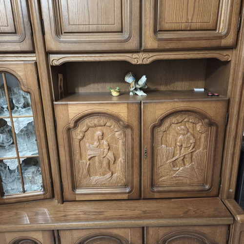 Classic large living room unit with display cabinet and bar, used