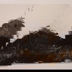  Μικρή, παλιά, ασπρόμαυρη φωτογραφία με πλοίο, άγνωστο το μέρος και η χρονολογία.