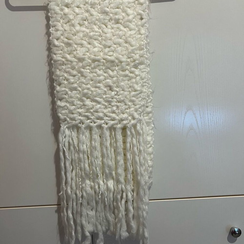 Women's scarf like new, white, very soft