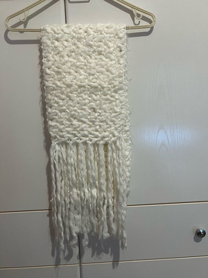 Women's scarf like new, white, very soft