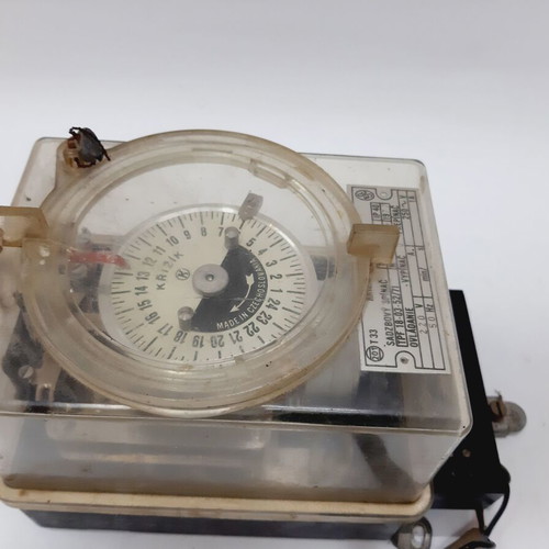 Tariffen clock for electricity meter used, day/night, vintage
