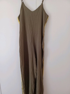 One-piece jumpsuit one size new