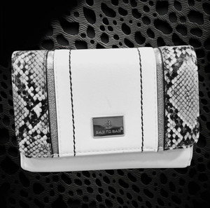 Γυναικεία πορτοφόλια της bag to bag.