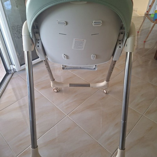 Highchair with wheels, pistachio color