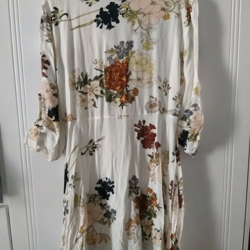 Floral shirt size medium, excellent condition