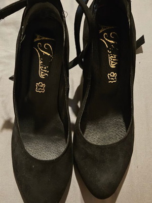 Black sandals like new with thick heel and removable strap size 37