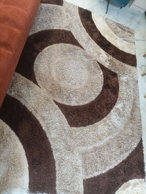 Living room rug used 270cm x 213cm with patterns