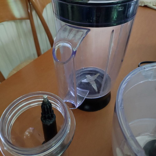 Kitchen machine like new with blender, juicer, mixer, food processor