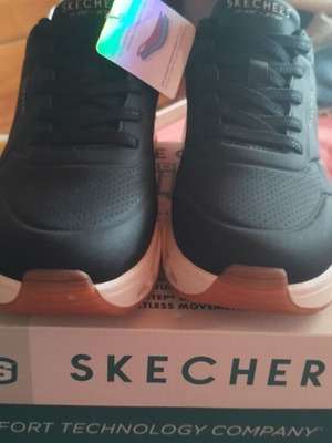 Skechers Hands Free Slip-ins αθλητικά σε μαύρο, μέγεθος 37, με ετικέτες