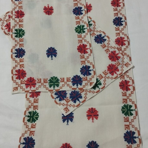 Premium vintage handmade embroidery and lace set, like new, 6 pcs plus gift