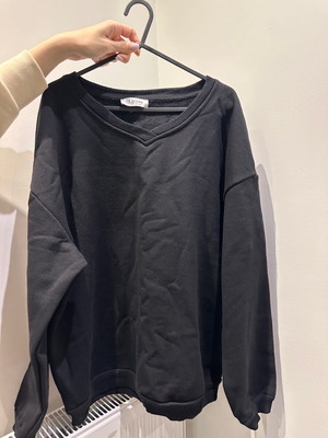 Women's black oversize V-neck sweatshirt size S like new