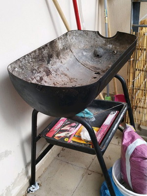 Charcoal grill used without grates with storage tray