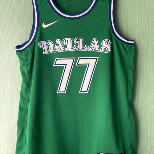 Doncic Dallas Mavericks Jersey like new, size Large