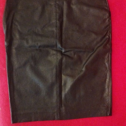 Lynne skirt size 42 like new, black leather look