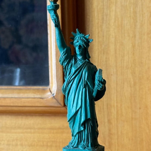 Vintage Statue of Liberty Colbar 1991 like new, collectible