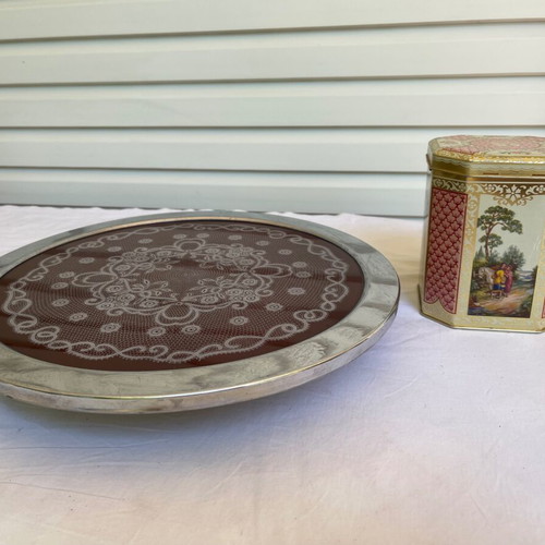 Cake stand and tin box set used with lace design